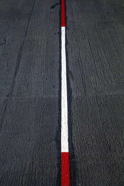 Rode Witte Verkeers Lijnen Asfaltwegen — Stockfoto