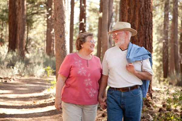 Loving Senior Couple Enjoying Outdoors Together — Stock Photo, Image