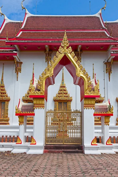 Hermoso Templo Budista Fondo Del Cielo Azul Tailandia — Foto de Stock