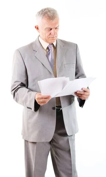 Senior Businessman Guardando Documenti — Foto Stock
