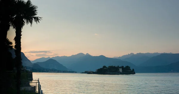 Романтический Закат Озере Северной Италии Время Летних Каникул — стоковое фото