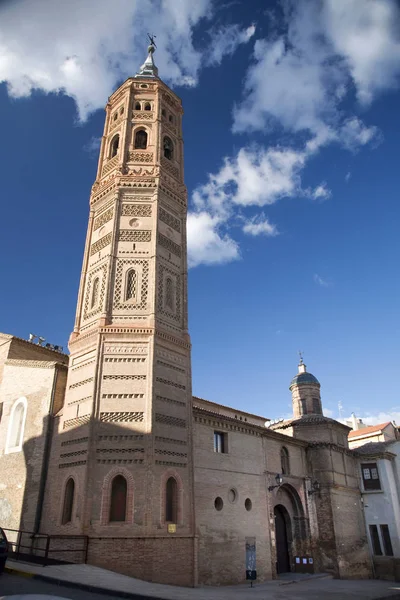 圣安德鲁教堂的侧视图在卡拉塔尤德萨拉戈萨阿拉贡西班牙 — 图库照片