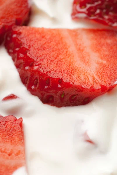 Macro Fette Fragola Crema Bianca — Foto Stock