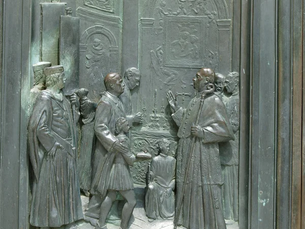 Siena Dómu Krásně Zdobené Bronzové Dveře — Stock fotografie