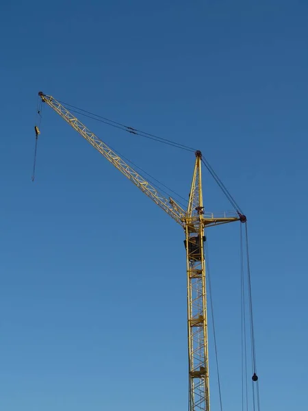 Grúa Elevadora Cielo Azul —  Fotos de Stock