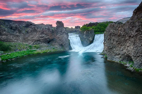 Doppia Cascata Hjalparfoss Sul Fiume Fossa Dopo Tramonto Mezzanotte Con — Foto Stock