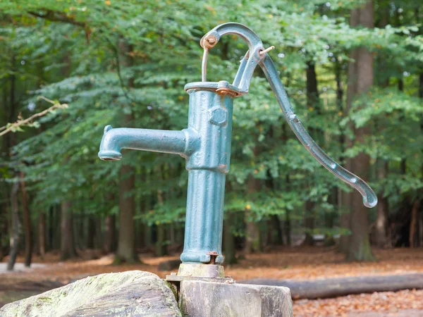 Hand Operated Water Pump Rusted Forgotten — Stock Photo, Image