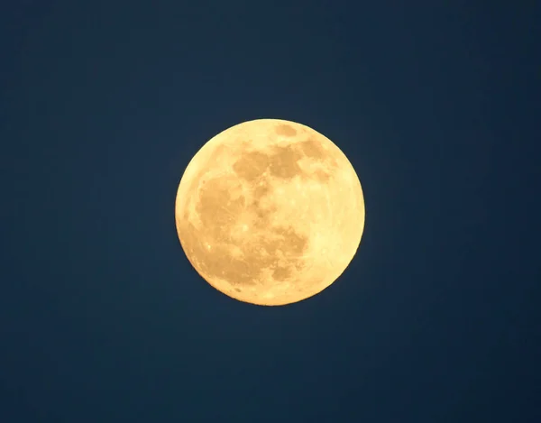 Pełnia Księżyca Podczas Wieczoru — Zdjęcie stockowe