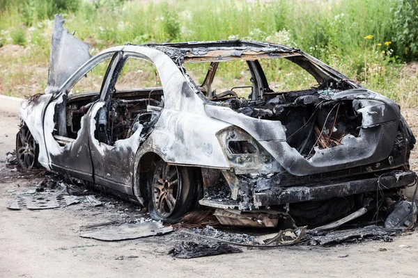 道路大破事故や放火火災焼失ホイール車車両ジャンク — ストック写真