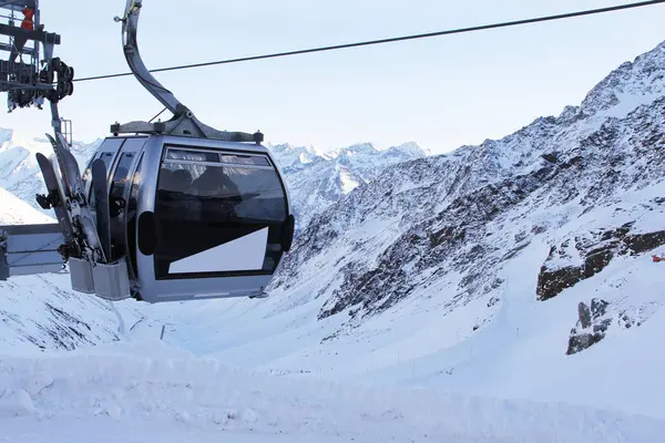 Skiliftstühle Hellen Wintertag Den Almbergen — Stockfoto