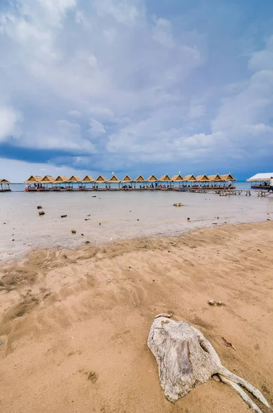 Trä Stuga Vatten Och Himmel Reservoaren Vallen Sirinthorn Ubonratchatani Thailand — Stockfoto