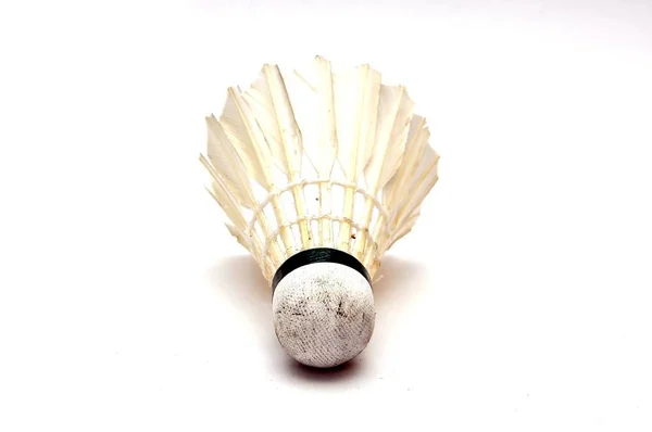 在白色的羽毛球毽球 — 图库照片