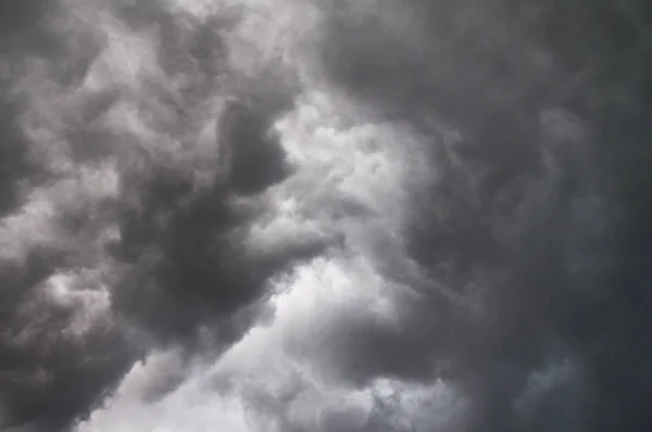 Dunkle Wolken Vor Regen — Stockfoto