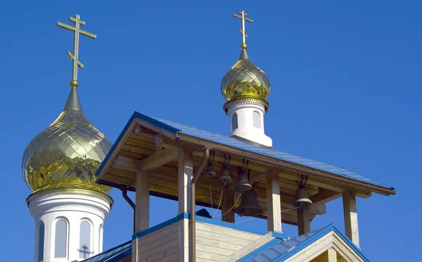 Cupole Della Chiesa Nel Cielo Blu Scuro — Foto Stock