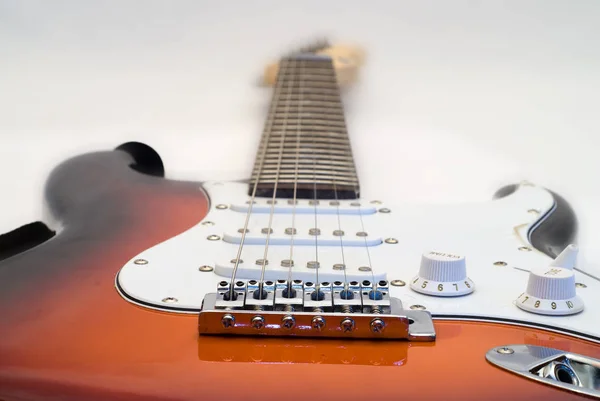 Visão Ângulo Baixo Tiro Guitarra Elétrica Branco — Fotografia de Stock