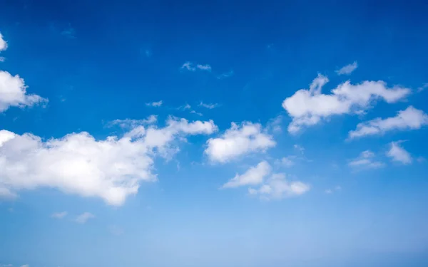 Abstraktní Pozadí Modré Oblohy Bílé Mraky — Stock fotografie