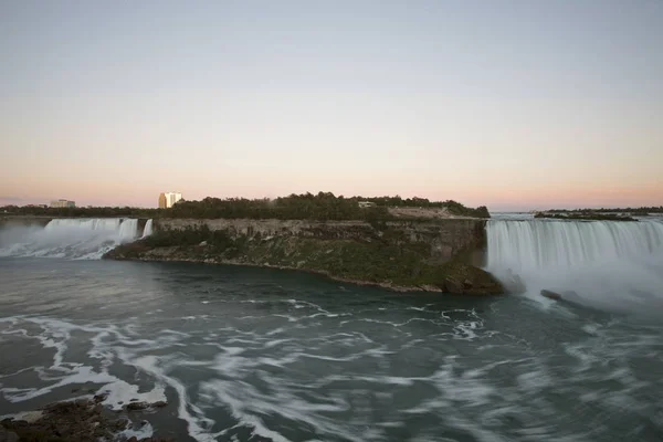 カナダ オンタリオ州カスケード水でナイアガラの滝 — ストック写真