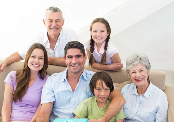 Retrato Familia Multigeneracional Sonriente Casa — Foto de Stock