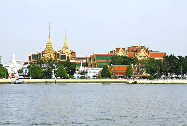 Grand Palace Widziany Całej Rzeki Chao Phraya Tajlandia — Zdjęcie stockowe