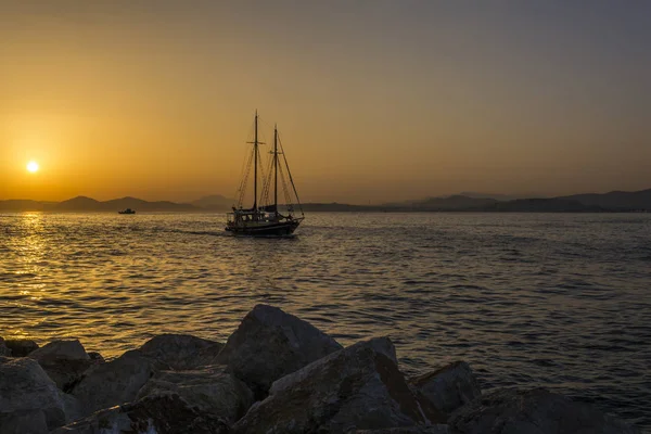 Gün Batımında Yelkenli Tata Marina Atina Yunanistan — Stok fotoğraf