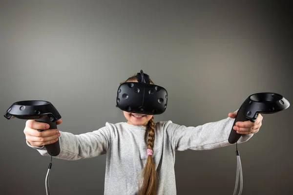 Kind Met Virtual Reality Headset Joystick — Stockfoto