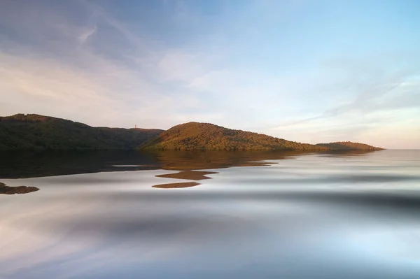 Gunung Medvednica Dengan Refleksi Dalam Air — Stok Foto