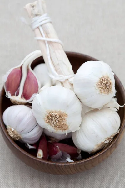 Fresh Garlic Wooden Bowl — Stock Photo, Image