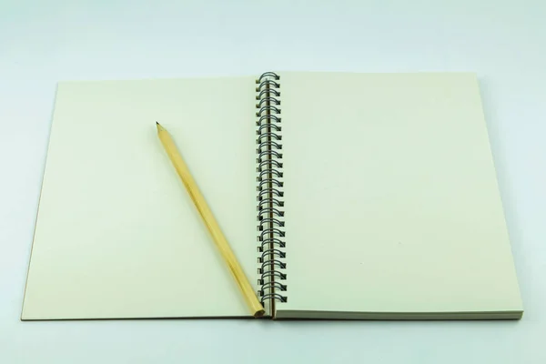 Notebook Aperto Con Matita Sfondo Bianco — Foto Stock