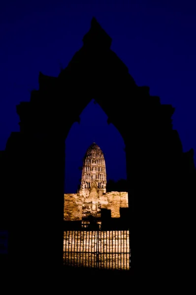 Iluminated Stupa Dark Blue Night Sky View Stone Gate Ayutthaya — Stockfoto