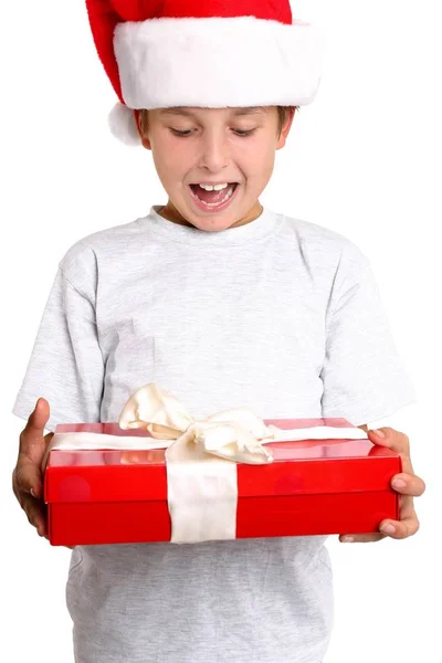 Ein Entzücktes Kind Mit Einem Verpackten Weihnachtsgeschenk — Stockfoto