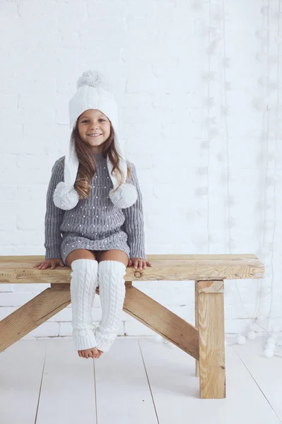 Menina Bonito Anos Idade Vestindo Malha Roupas Inverno Moda Posando — Fotografia de Stock