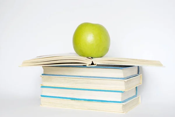 Grönt Äpple Och Bunt Böcker För Skolan — Stockfoto