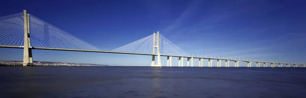 Vasco Gama 桥在里斯本的全景视图 — 图库照片
