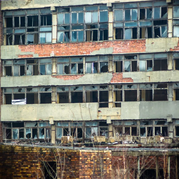 버려진 버려진 창문과 콘크리트 산업용 — 스톡 사진