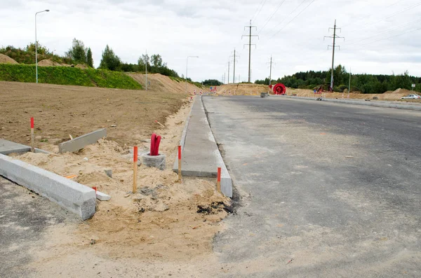 Roundabout Yapı Yeni Yol Inşaat Araçları Gidin Aydınlatma Direği Teller — Stok fotoğraf