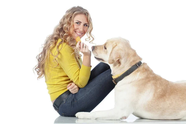 Портрет Счастливой Девушки Собакой Белом Фоне — стоковое фото