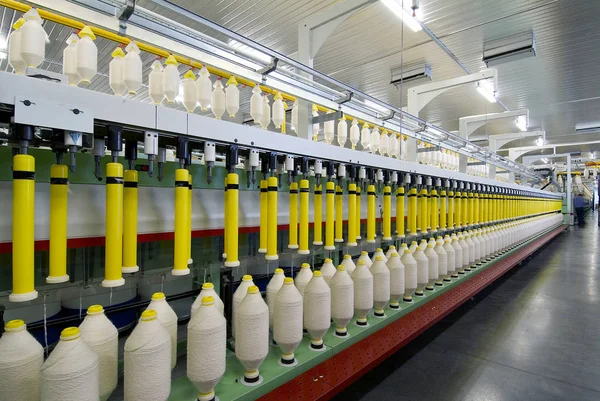 Diepe Perspectief Van Textiel Draaiende Machine Fabriek — Stockfoto