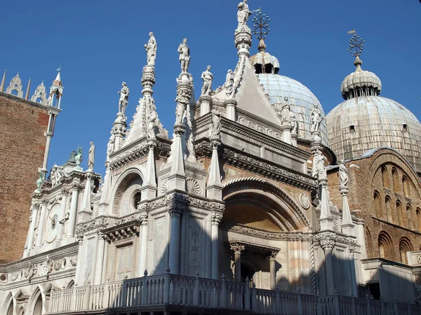 Velencei Doge Palota Udvara Szent Márk Bazilika — Stock Fotó