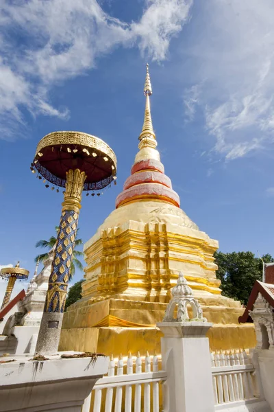 Pagoda Oro Tempio Pongsanuk Provincia Lampang Thailandia — Foto Stock