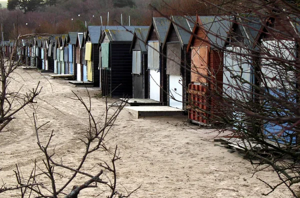 Praia Dia Inverno Com Fila Cabanas Praia — Fotografia de Stock