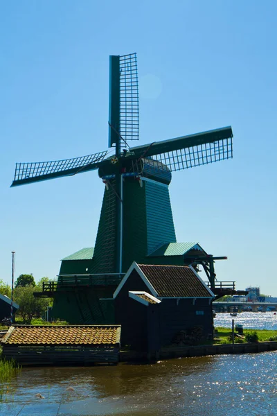 Foto Van Windmolen Nederland Met Blauwe Lucht — Stockfoto