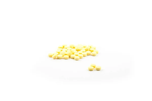Pílulas Amarelas Isoladas Fundo Branco Foto Stock — Fotografia de Stock