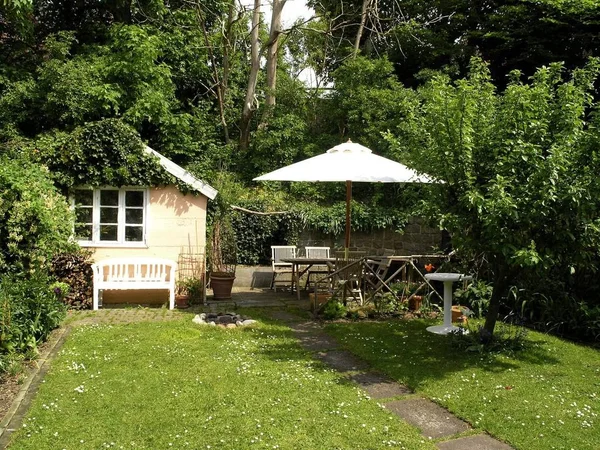 Pequeño Graden Con Casa Jardín — Foto de Stock