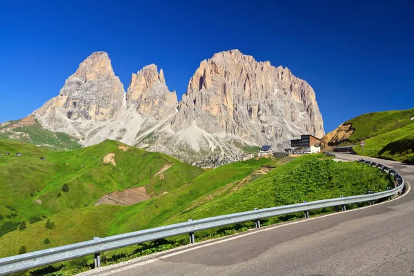 Vista Estiva Del Passo Del Sella Con Monte Sassolungo Trentino — Foto Stock