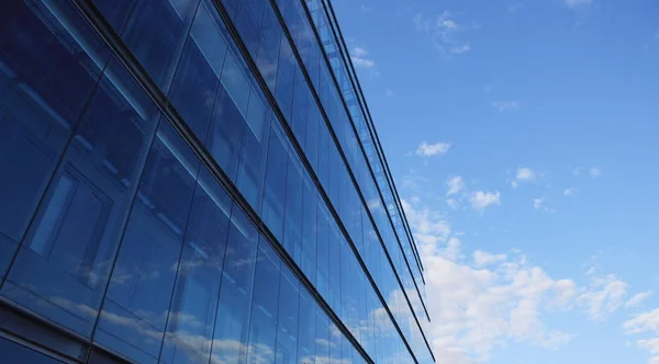 Pared Cristal Edificio Oficinas Reflejos Nubes — Foto de Stock