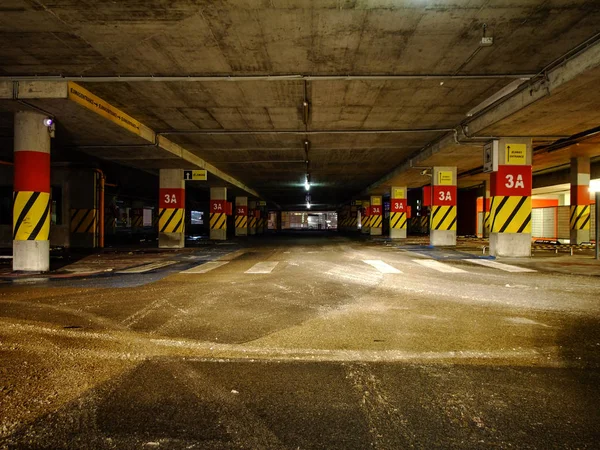 Lege Overground Parkeerplaats Winkelcentrum Tijdens Nacht Vilnius Litouwen — Stockfoto