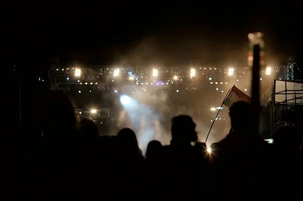 Concierto Aire Libre Con Multitud Animadora — Foto de Stock