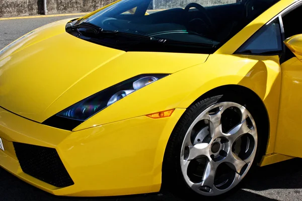 Vista Frontal Coche Deportivo Amarillo —  Fotos de Stock