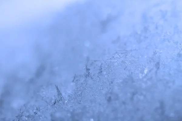 暗い背景にブルー美雪結晶 — ストック写真