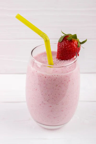Strawberry Smoothie Witte Achtergrond — Stockfoto
